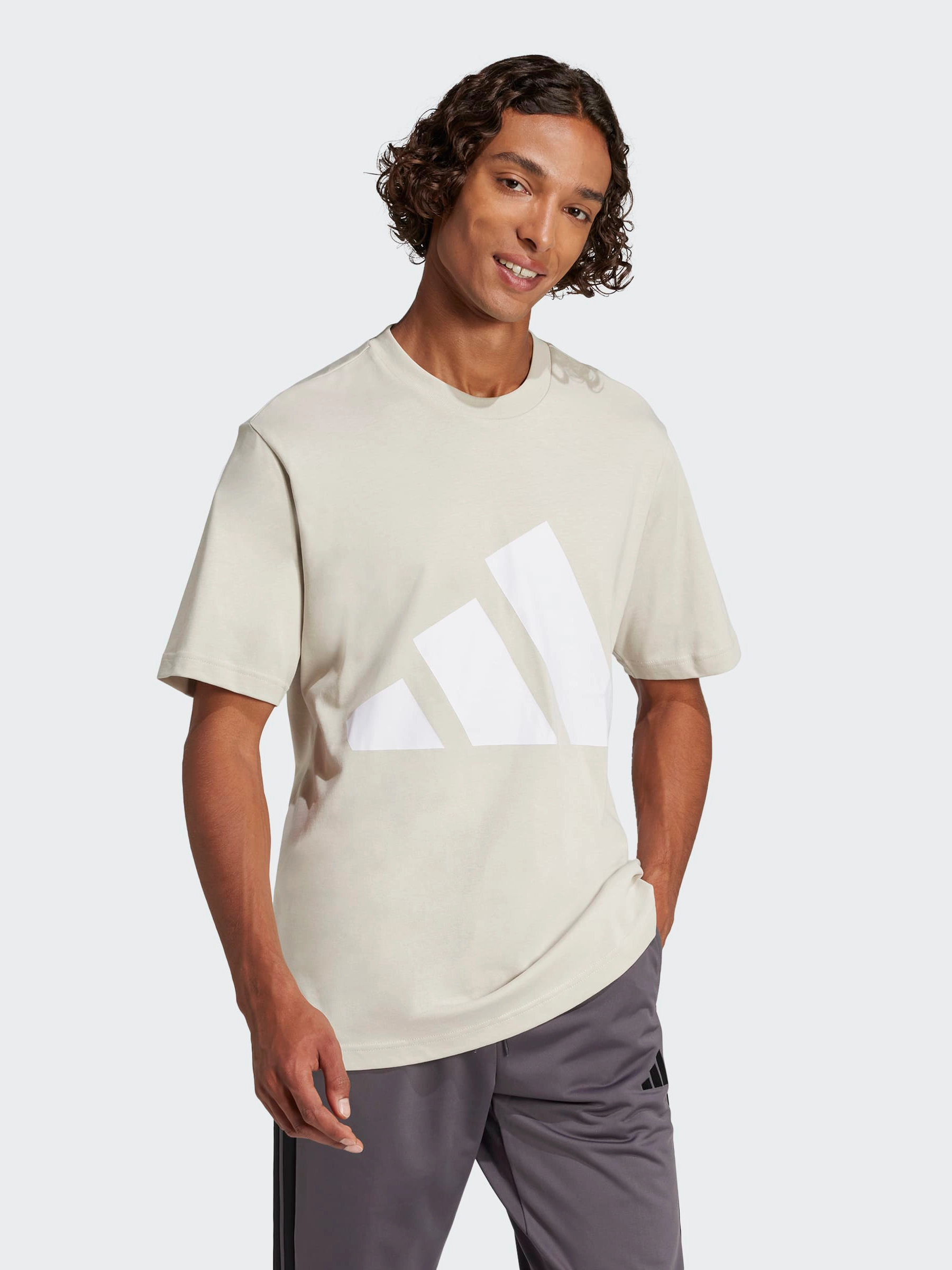 Comfy Casual Essentials Big Logo Single Jersey T-Shirt