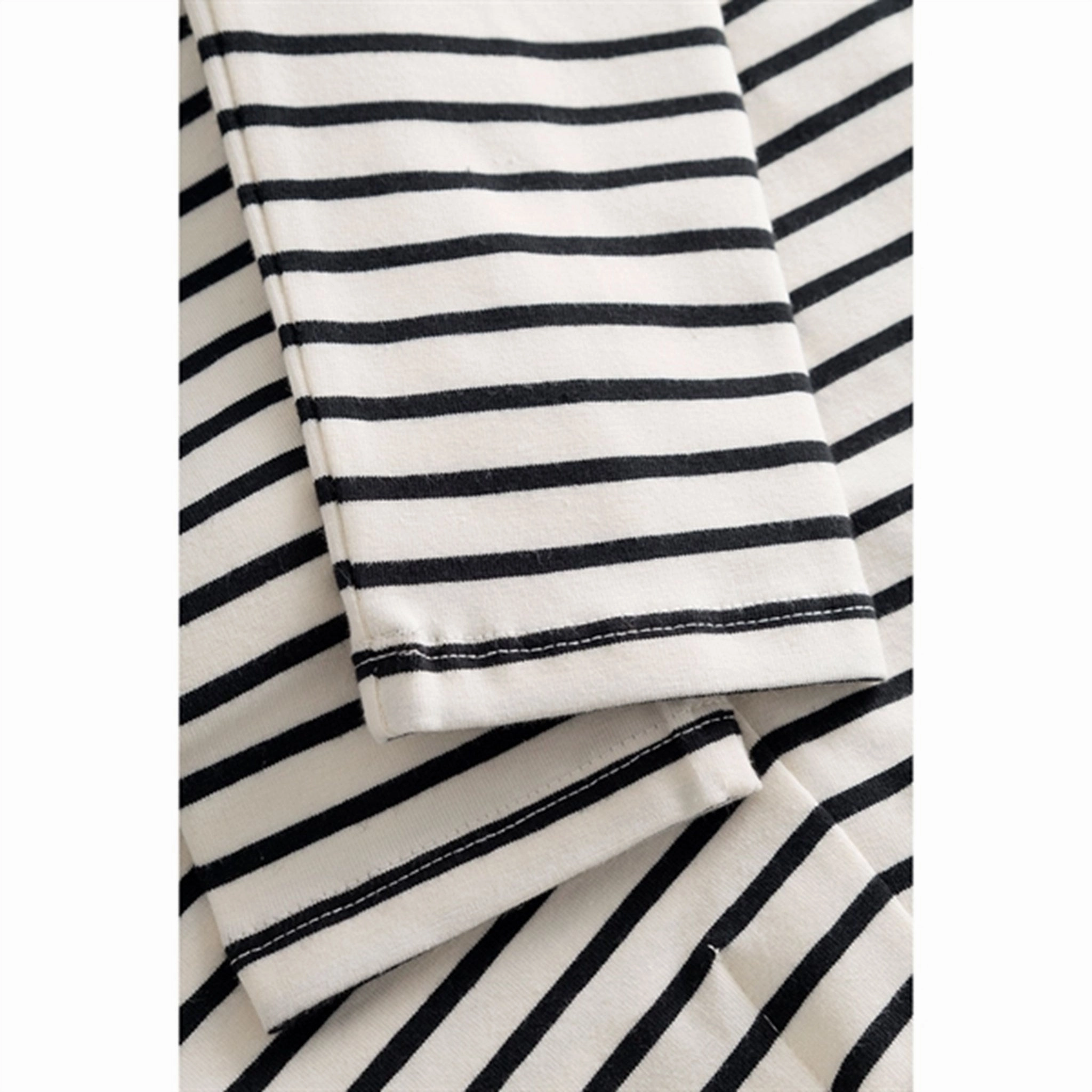 Everyday Look Smooth Lines Wood Wood Off-White/Black Stripes Ira Leggings