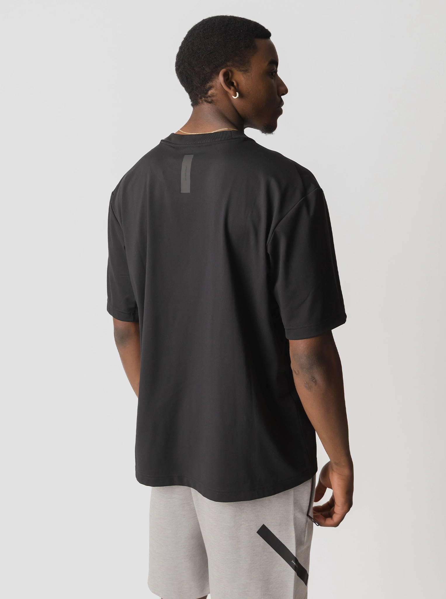 Z.N.E Loose-Fit T-Shirt Stylish and Relaxed MinimalistDesign