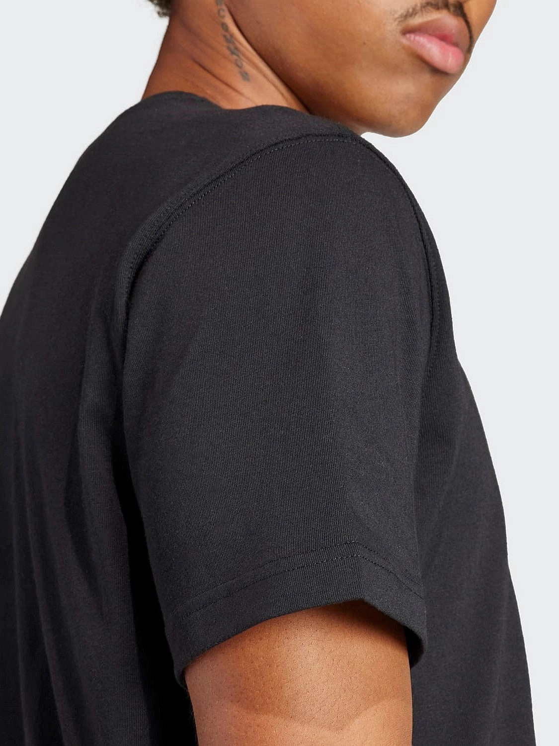 Trefoil T-Shirt Low carbon footprint contrast