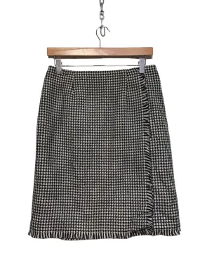 Quick Access Pockets Snag Free Fabric Valditevere Checked Skirt (Size L)