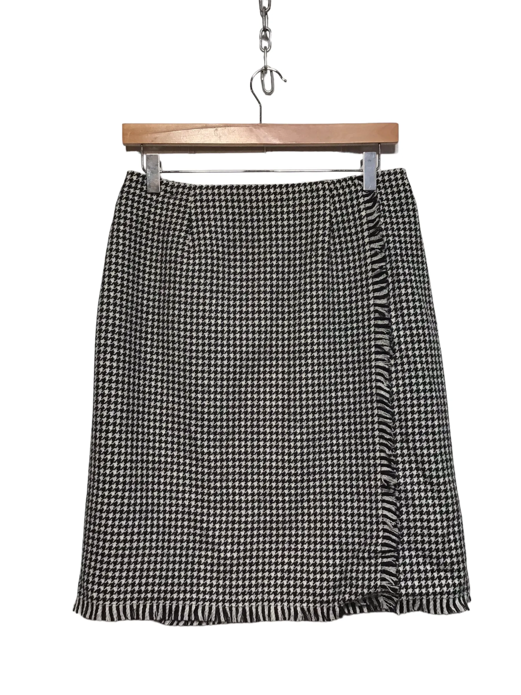 Quick Access Pockets Snag Free Fabric Valditevere Checked Skirt (Size L)