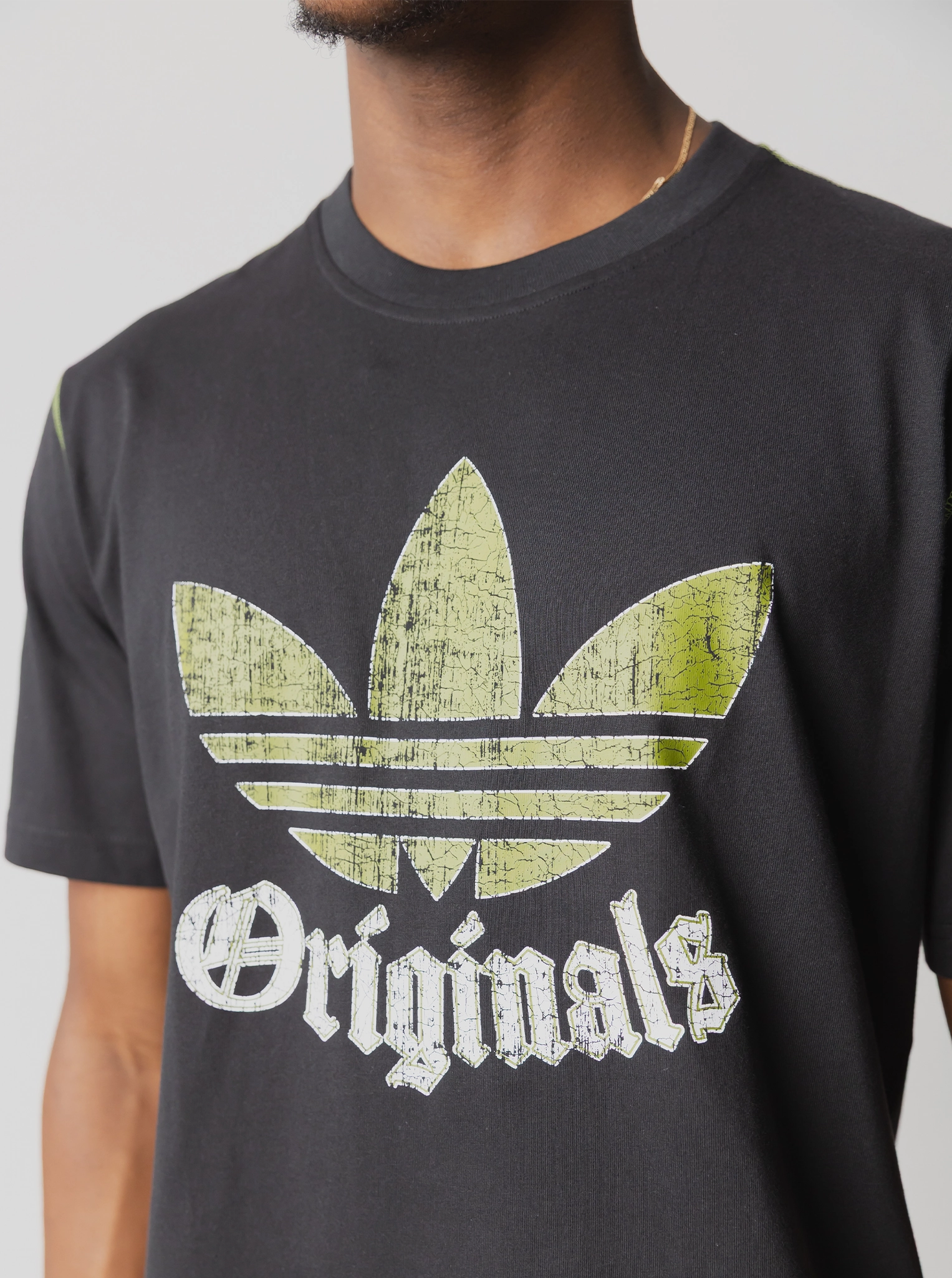 Distressed Graphic Tee Good stretch