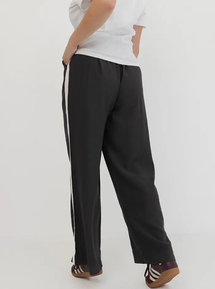Quick Conversion Hem Weekender Pant Longline In Pepper