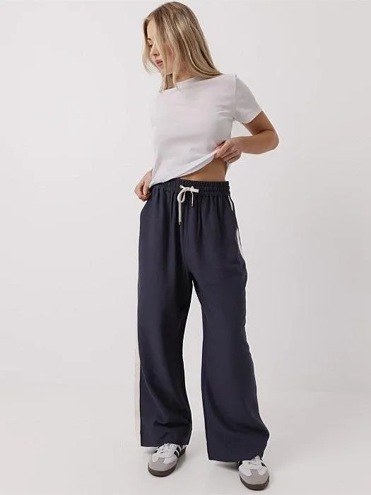 Odor Control Treatment Weekender Pants in Midnight