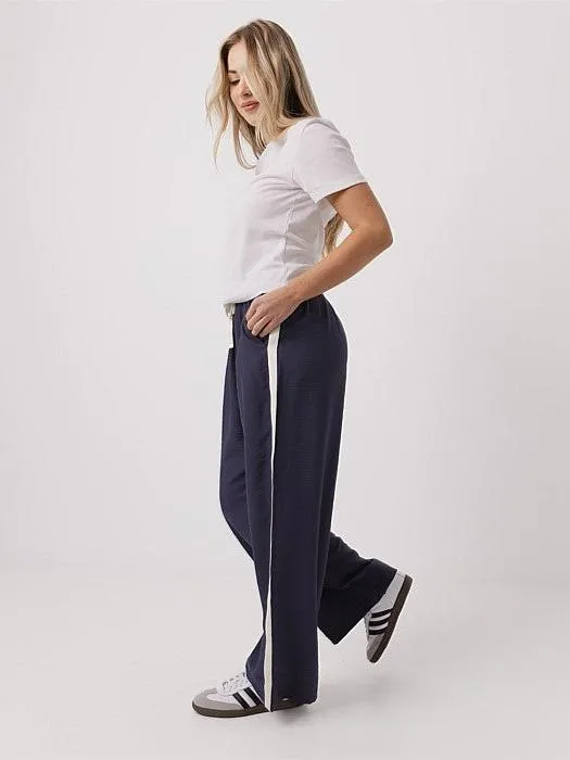 Weekender Pants in Midnight Linen blend Adaptable Fit