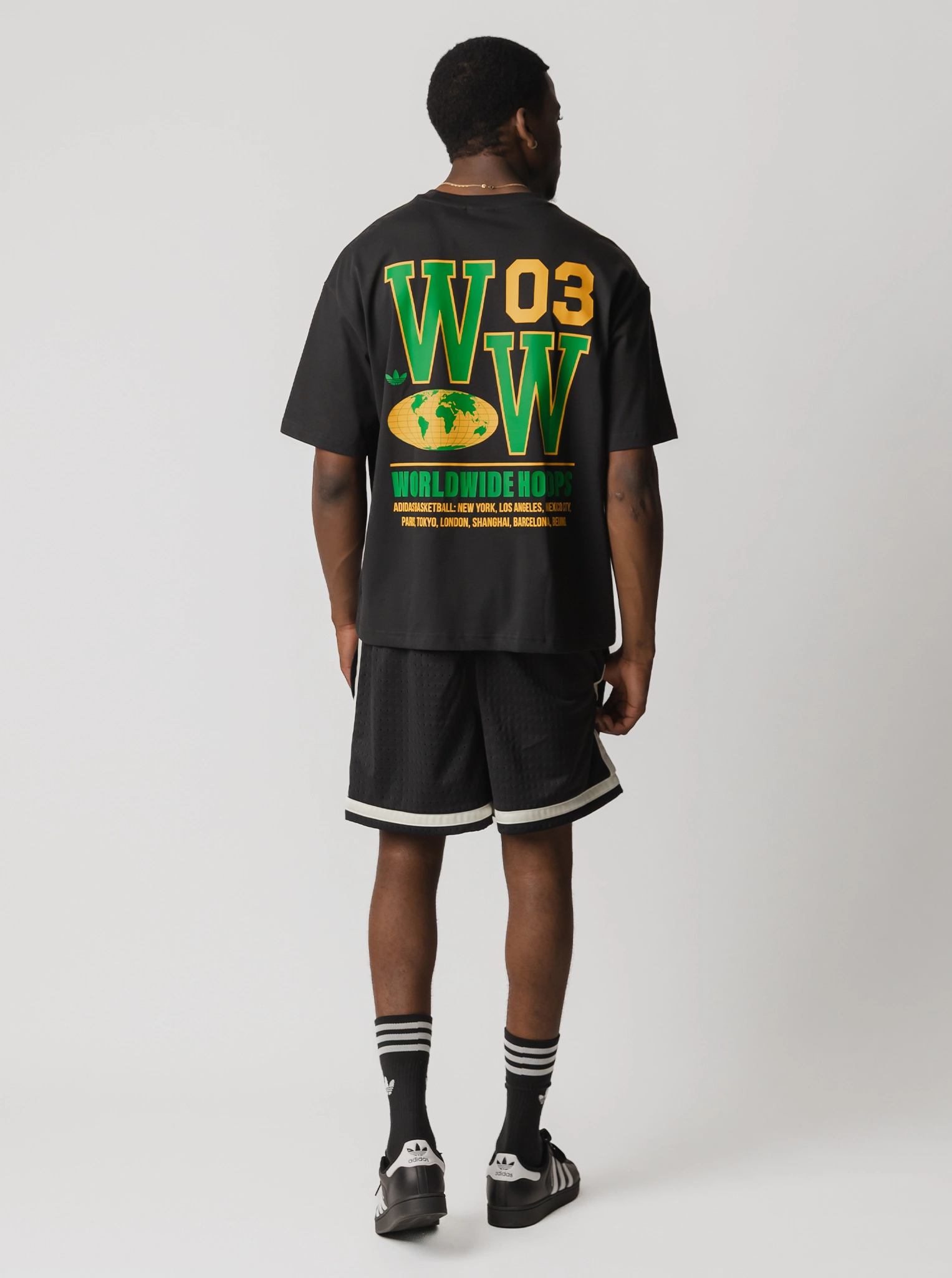 Worldwide Hoops Spotlight GFX skating clothes