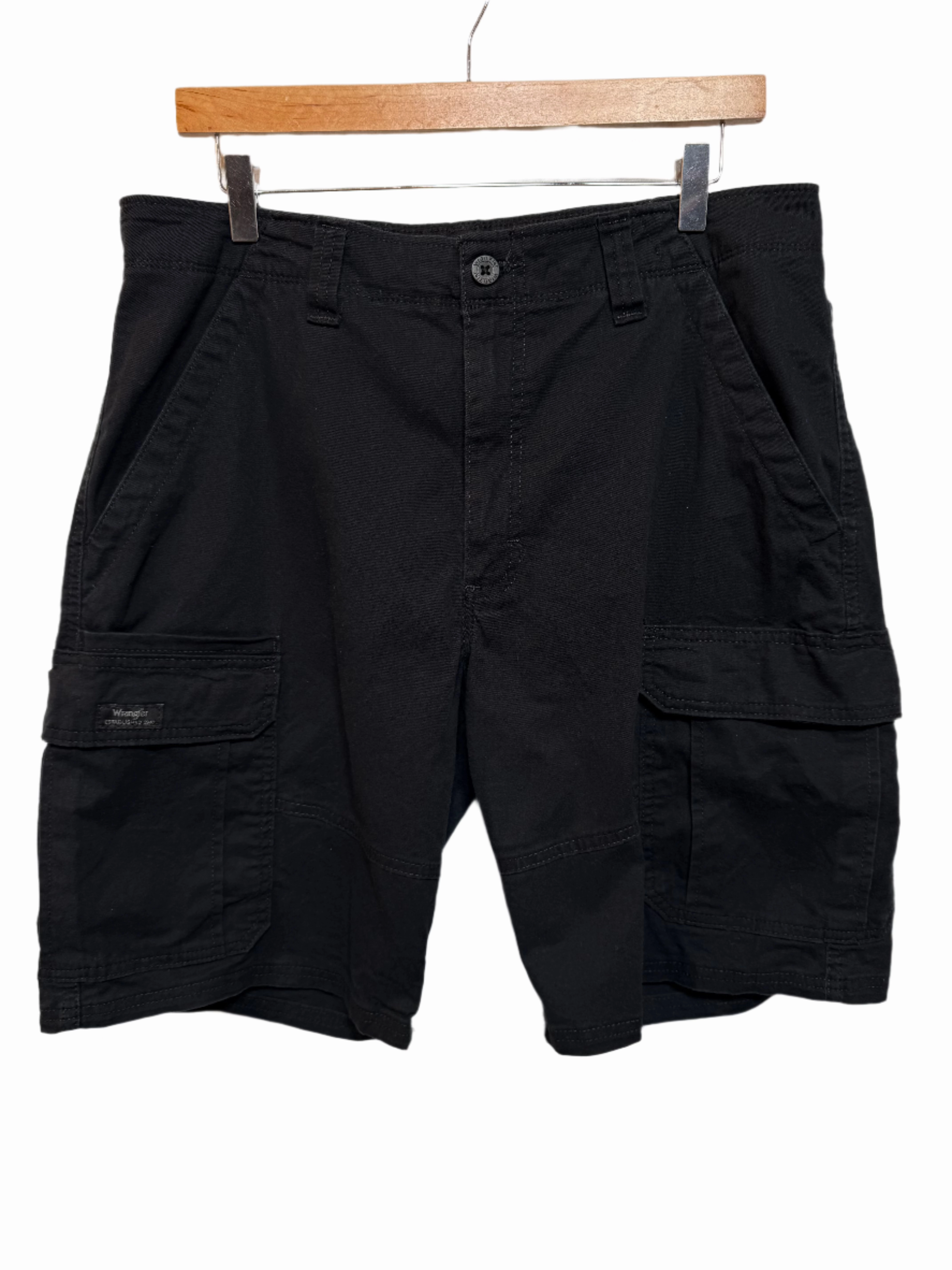 Wrangler Mens Black Cargo Shorts (Size L) beach goers