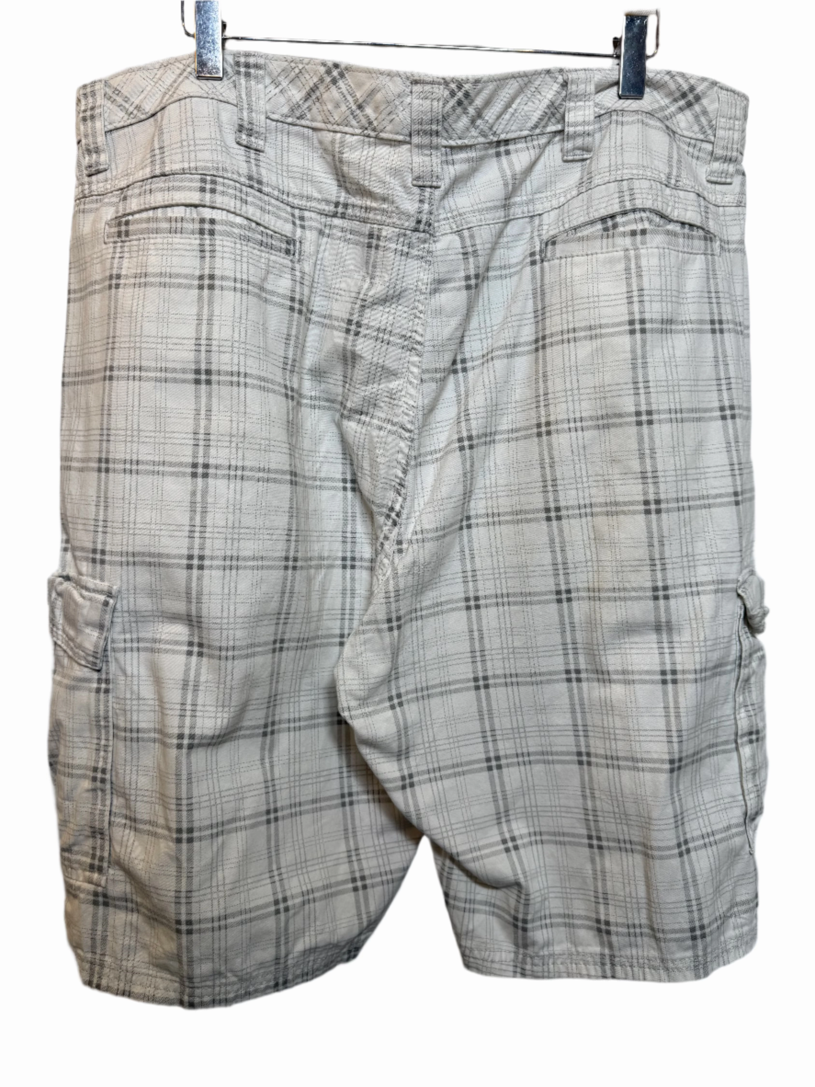 Wrangler Mens White Plaid Cargo Shorts (Size XXL) Fashion Fit