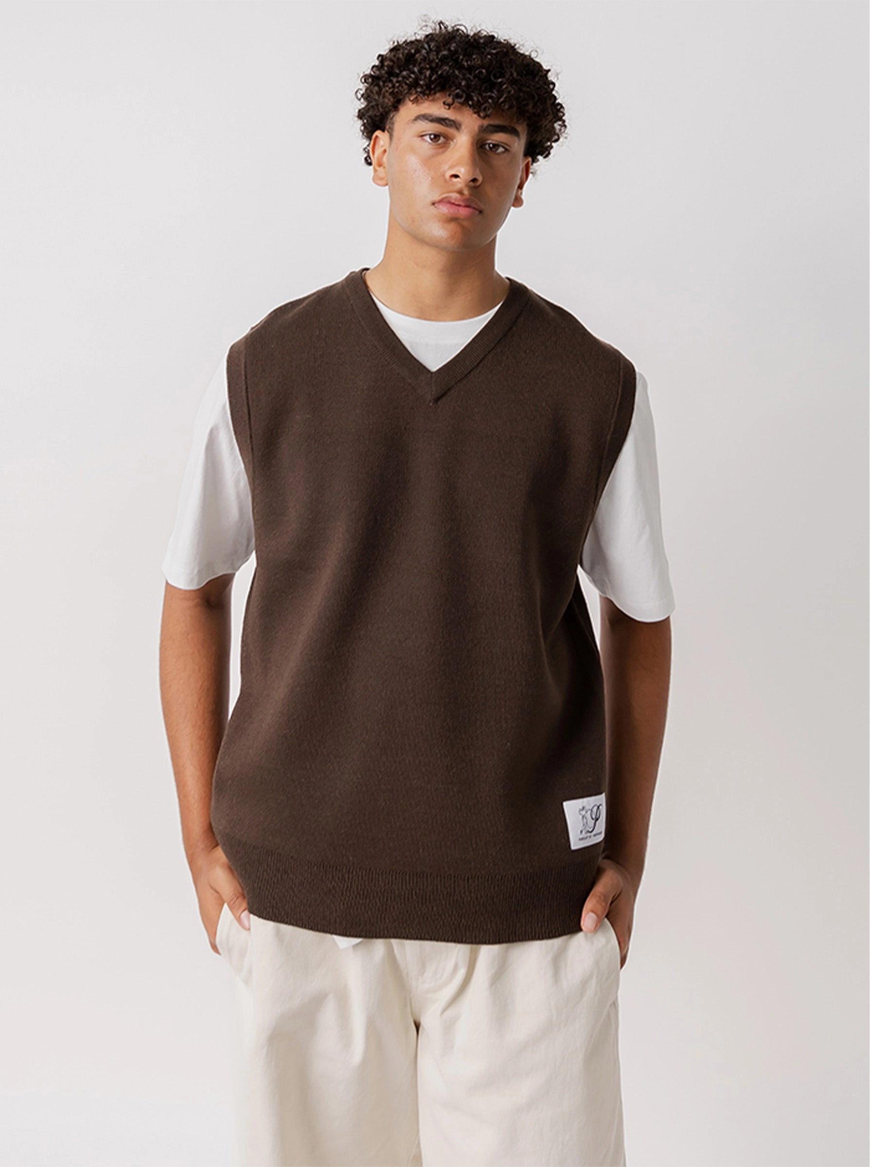 Unique Piece Lightweight Comfort Serif Logo Knitted Vest in Brown