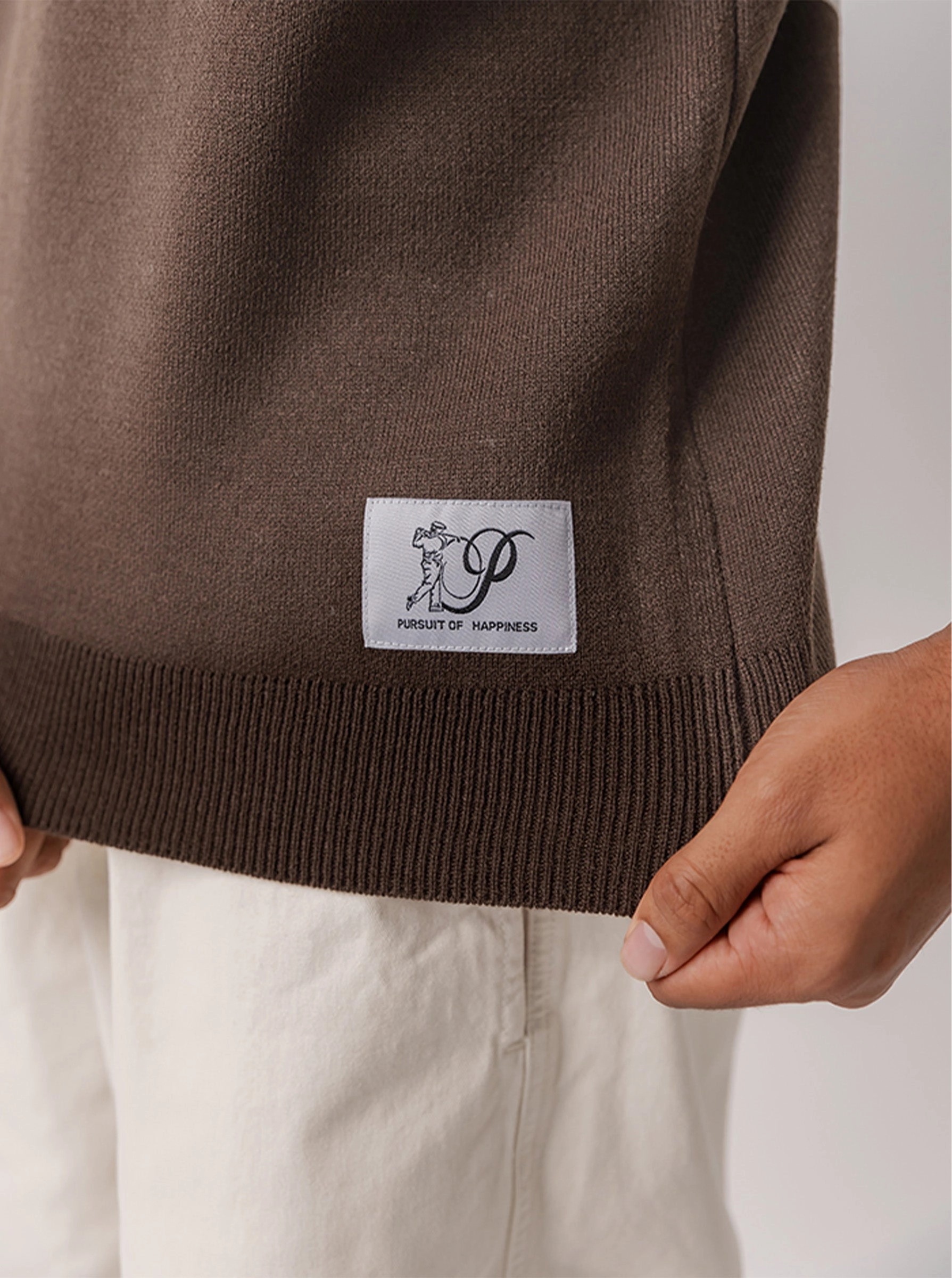 Serif Logo Knitted Vest in Brown Seamless construction