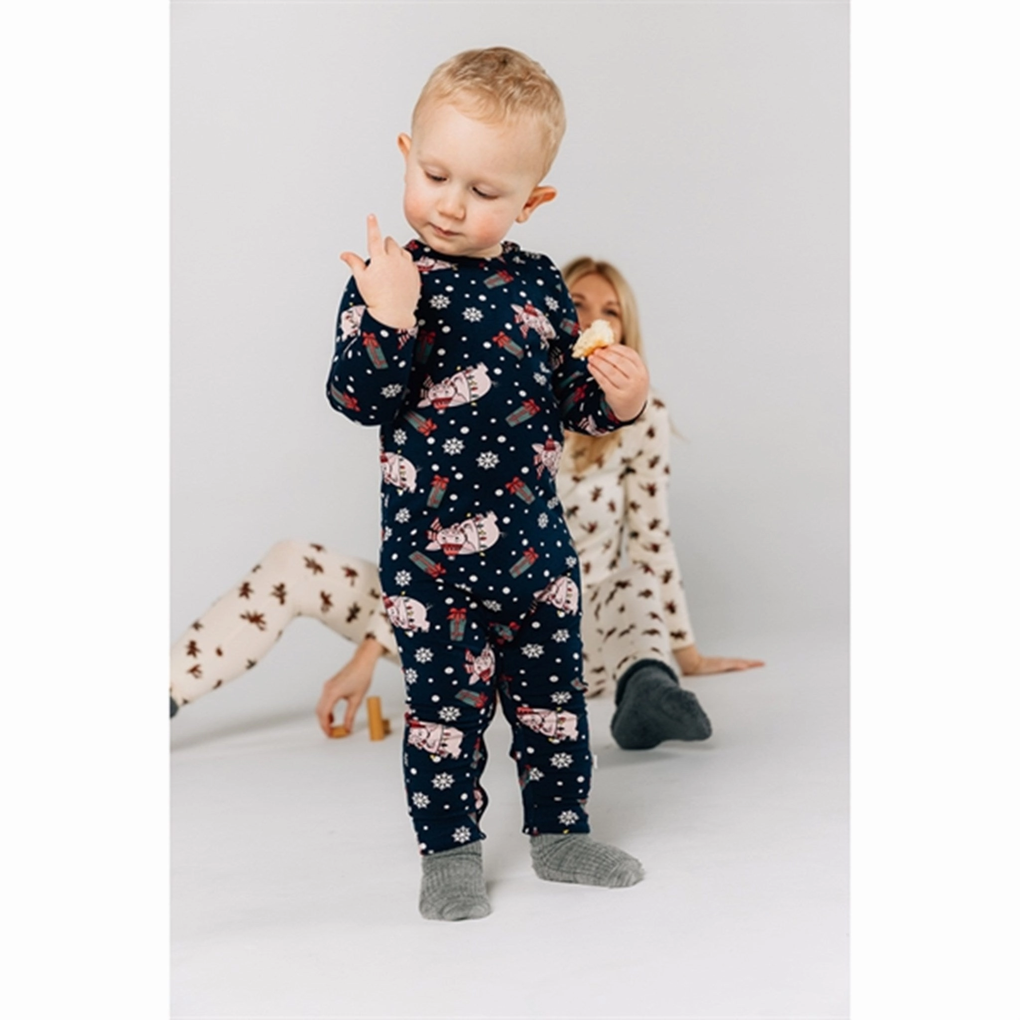 Fitness Training Shape Retain Fashionable Layers THE NEW Siblings Navy Blazer Holiday Leggings